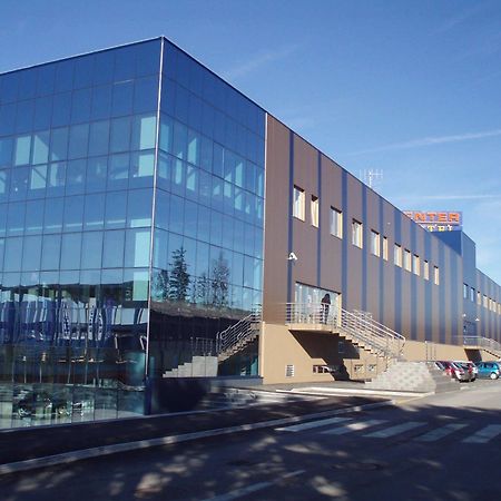 Hotel Erasmus Постойна Экстерьер фото
