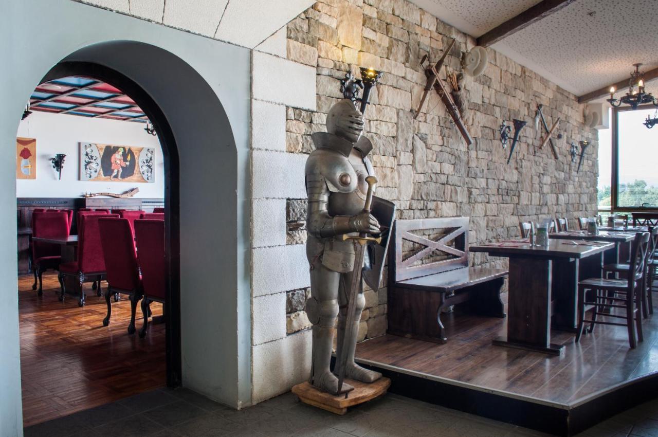 Hotel Erasmus Постойна Экстерьер фото