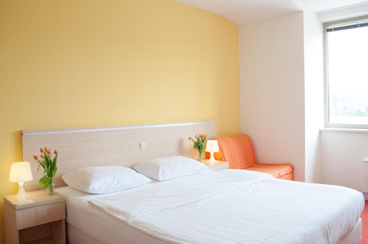 Hotel Erasmus Постойна Номер фото