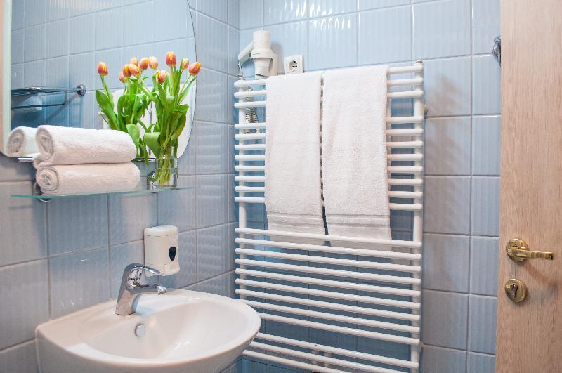 Hotel Erasmus Постойна Экстерьер фото