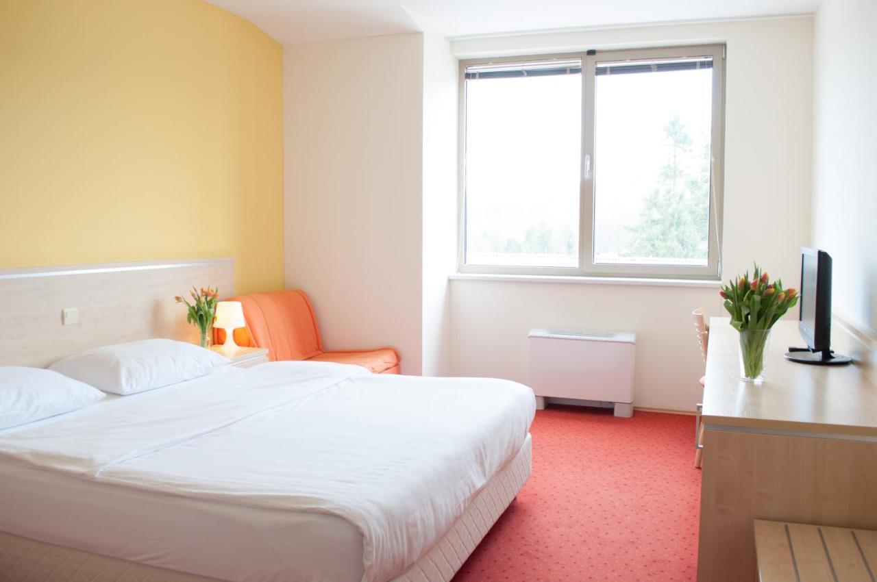 Hotel Erasmus Постойна Номер фото
